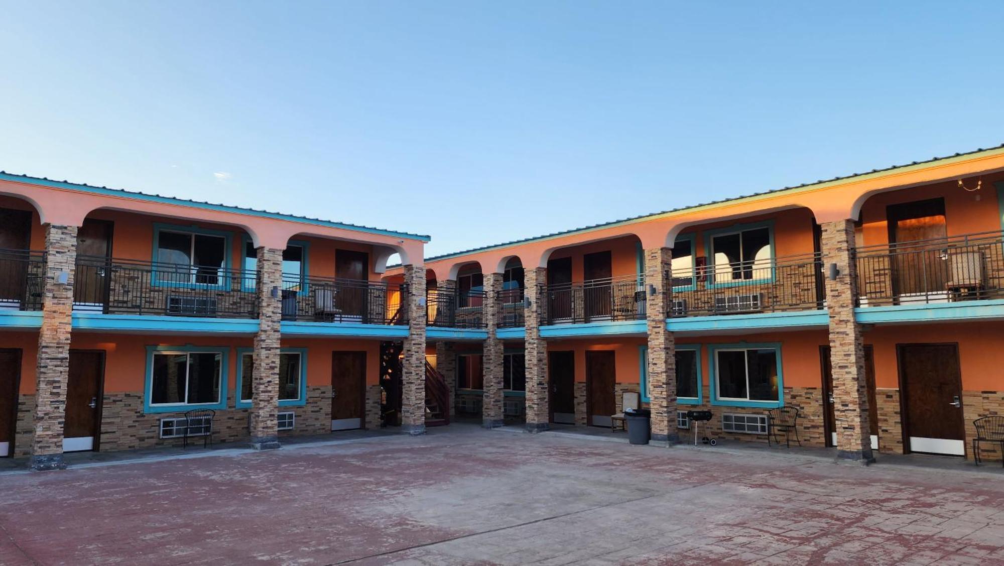 B&J Hotel And Apartments Pecos Exterior photo