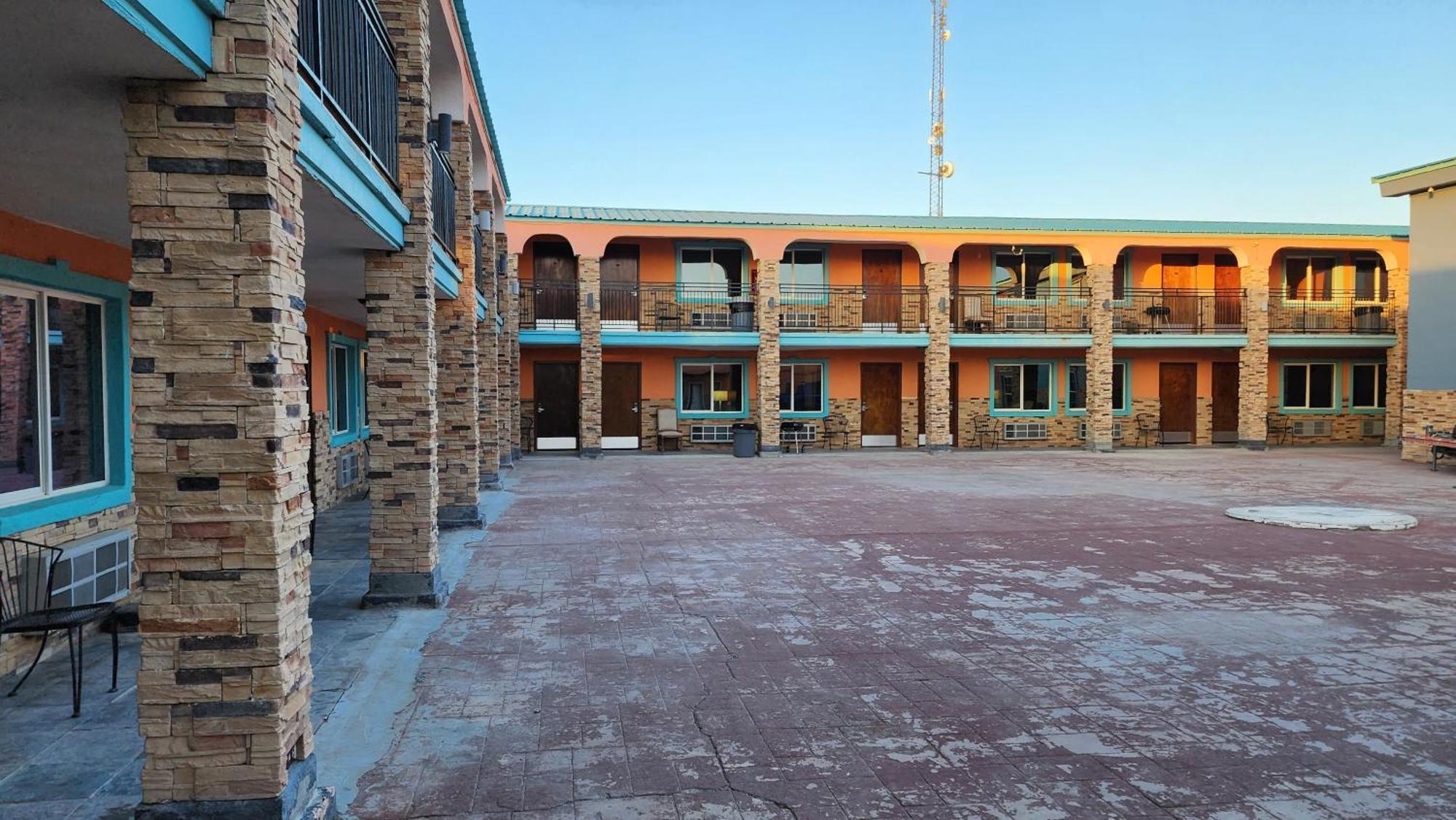 B&J Hotel And Apartments Pecos Exterior photo